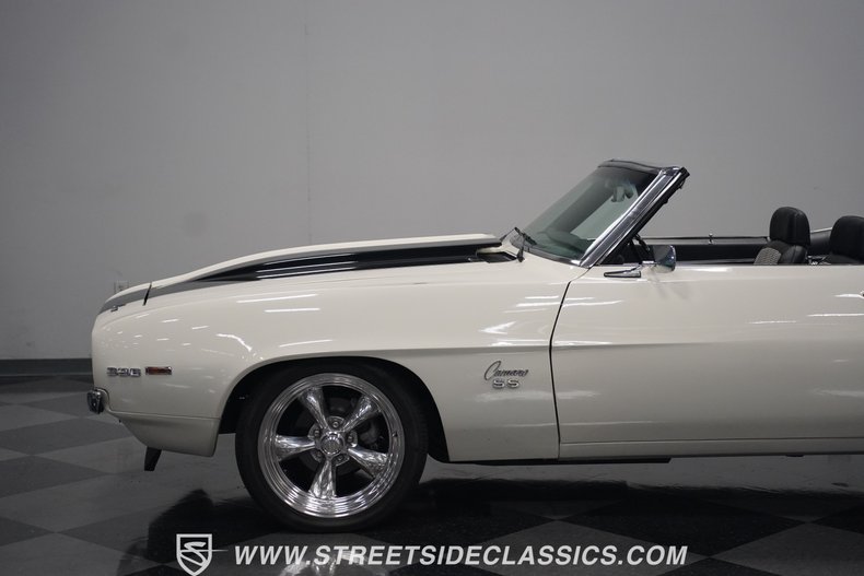 Unknown-Camaro-1969-White-Black-ampamp-White-Ho-17