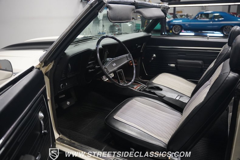 Unknown-Camaro-1969-White-Black-ampamp-White-Ho-3