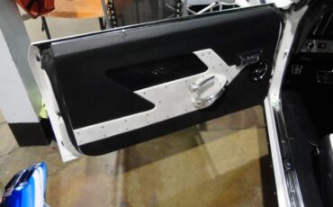 Unknown-Camaro-1969-White-Ecstasy-Pearl-WhiteBlackLeather-23