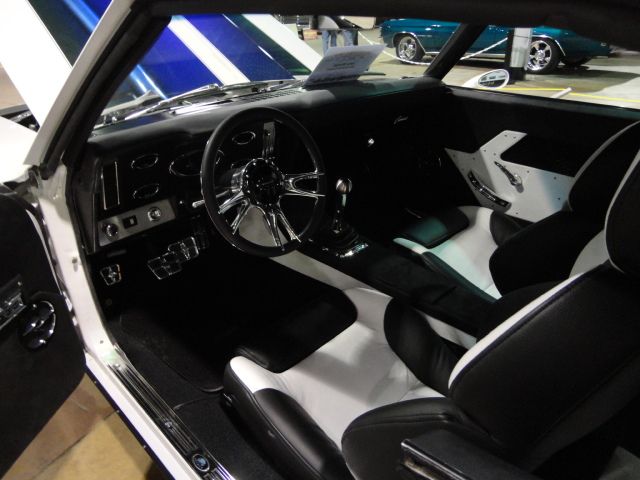 Unknown-Camaro-1969-White-Ecstasy-Pearl-WhiteBlackLeather-24