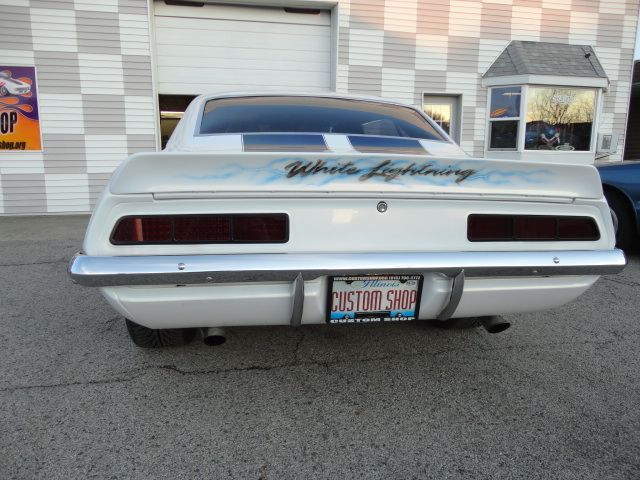 Unknown-Camaro-1969-White-Ecstasy-Pearl-WhiteBlackLeather-31