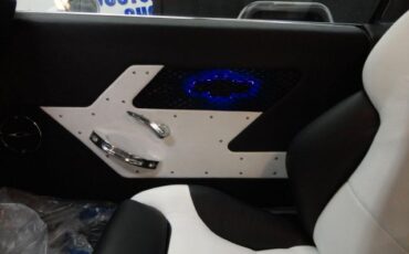 Unknown-Camaro-1969-White-Ecstasy-Pearl-WhiteBlackLeather-33