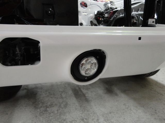 Unknown-Camaro-1969-White-Ecstasy-Pearl-WhiteBlackLeather-44