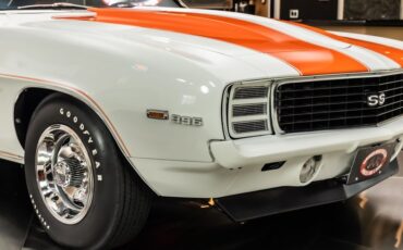 Unknown-Camaro-1969-White-Orange-Houndstooth-26
