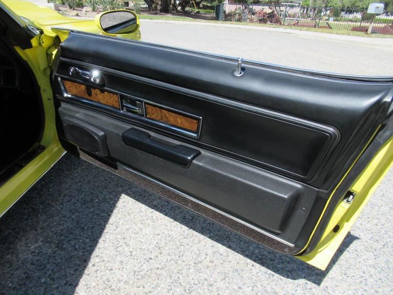 Unknown-Camaro-1970-Daytona-Yellow-Black-12