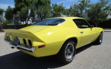 Unknown-Camaro-1970-Daytona-Yellow-Black-2