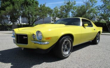 Unknown-Camaro-1970-Daytona-Yellow-Black-8