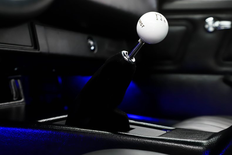 Unknown-Camaro-1970-Midnight-Blue-Black-Leather-29