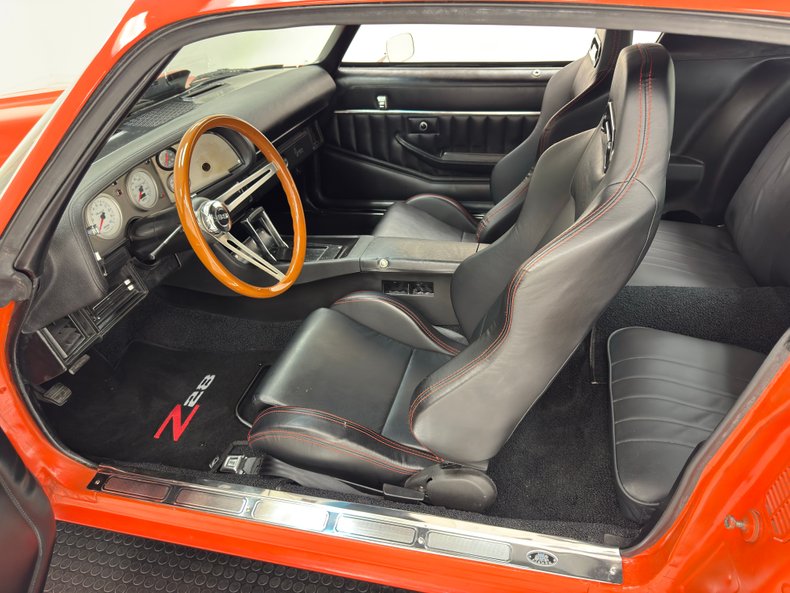 Unknown-Camaro-1972-Flame-Orange-Black-29