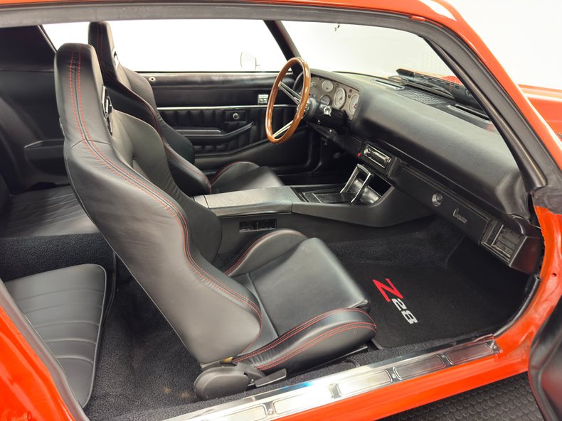 Unknown-Camaro-1972-Flame-Orange-Black-31