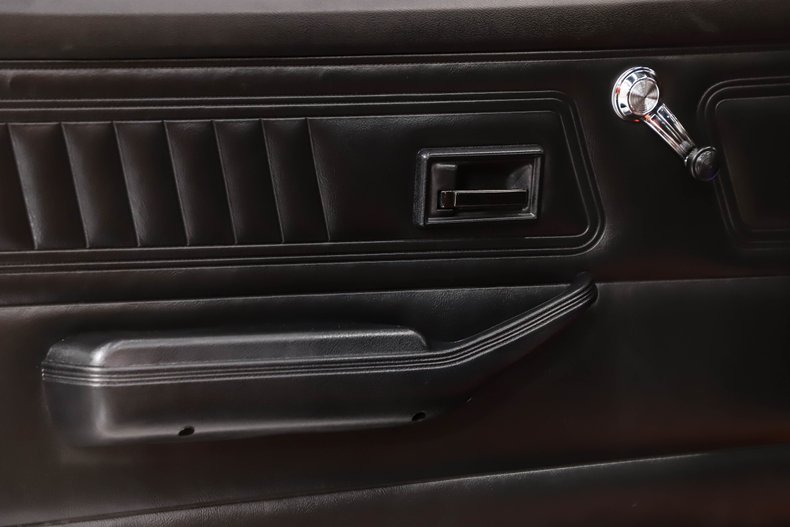 Unknown-Camaro-1973-Flame-Orange-Black-Leather-18