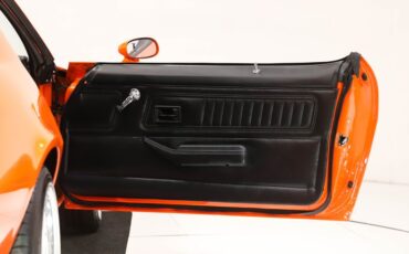 Unknown-Camaro-1973-Flame-Orange-Black-Leather-40