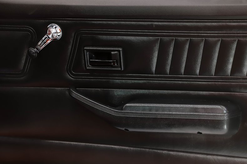 Unknown-Camaro-1973-Flame-Orange-Black-Leather-41