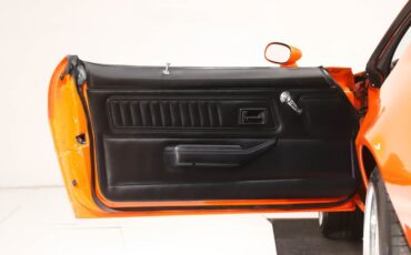 Unknown-Camaro-1973-Flame-Orange-Black-Leather-5