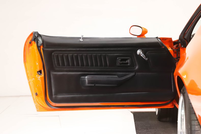 Unknown-Camaro-1973-Flame-Orange-Black-Leather-5