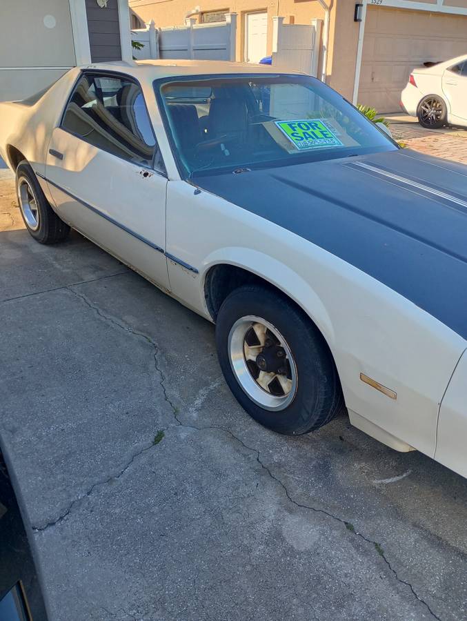 Unknown-Camaro-1983-1