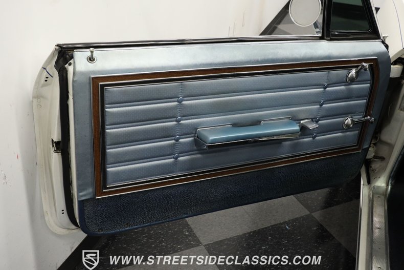 Unknown-Caprice-1966-Ermine-white-Blue-11