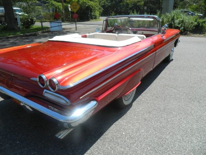 Unknown-Catalina-1960-Red-White-Vinyl-2