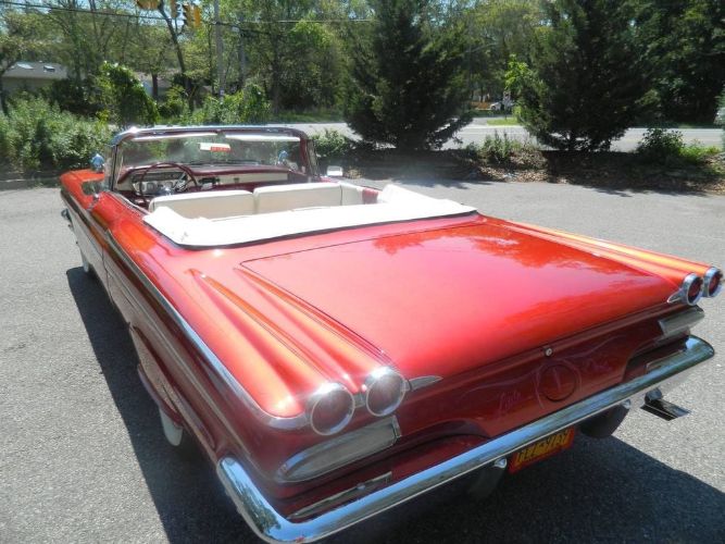 Unknown-Catalina-1960-Red-White-Vinyl-3