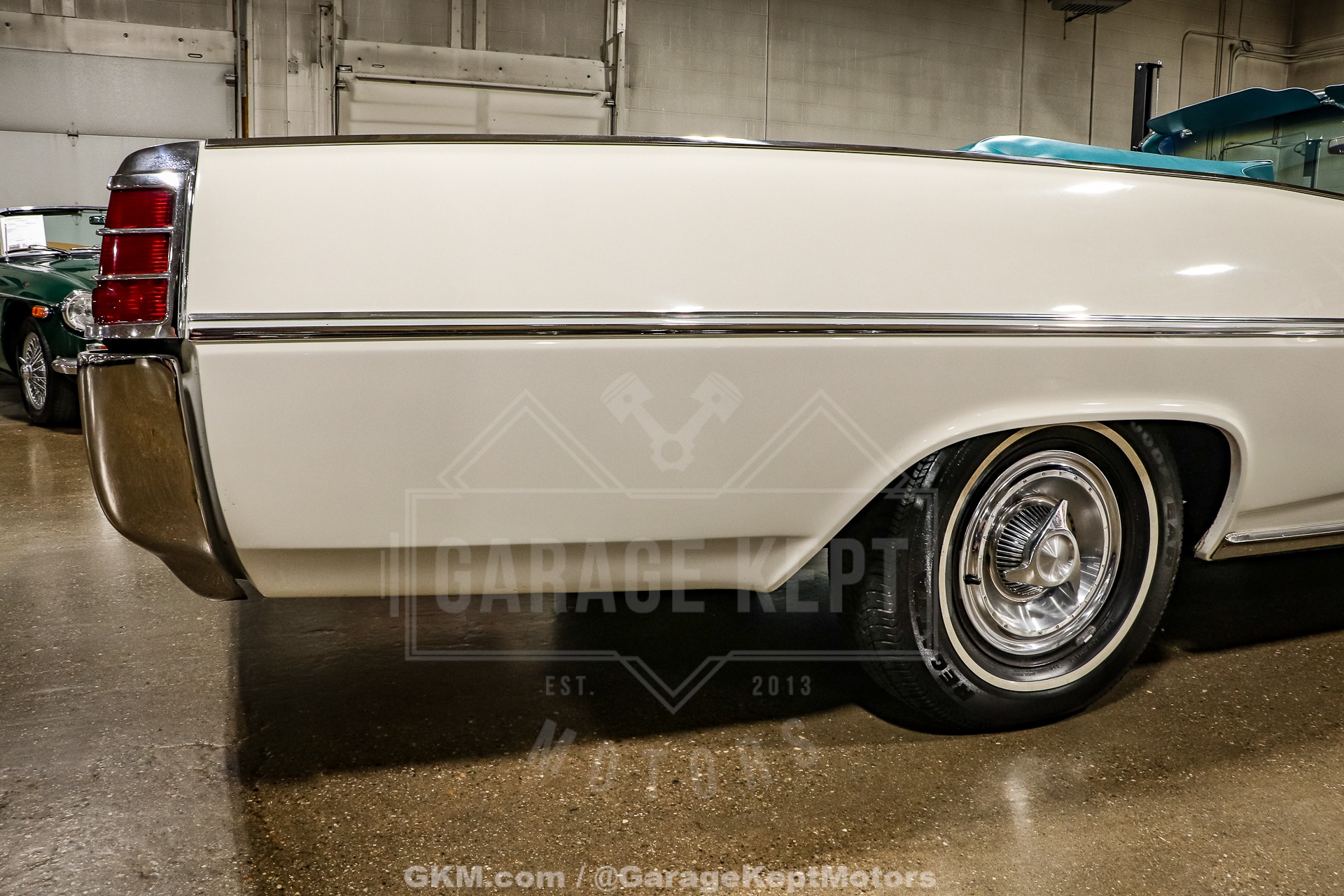 Unknown-Catalina-1963-White-Blue-41