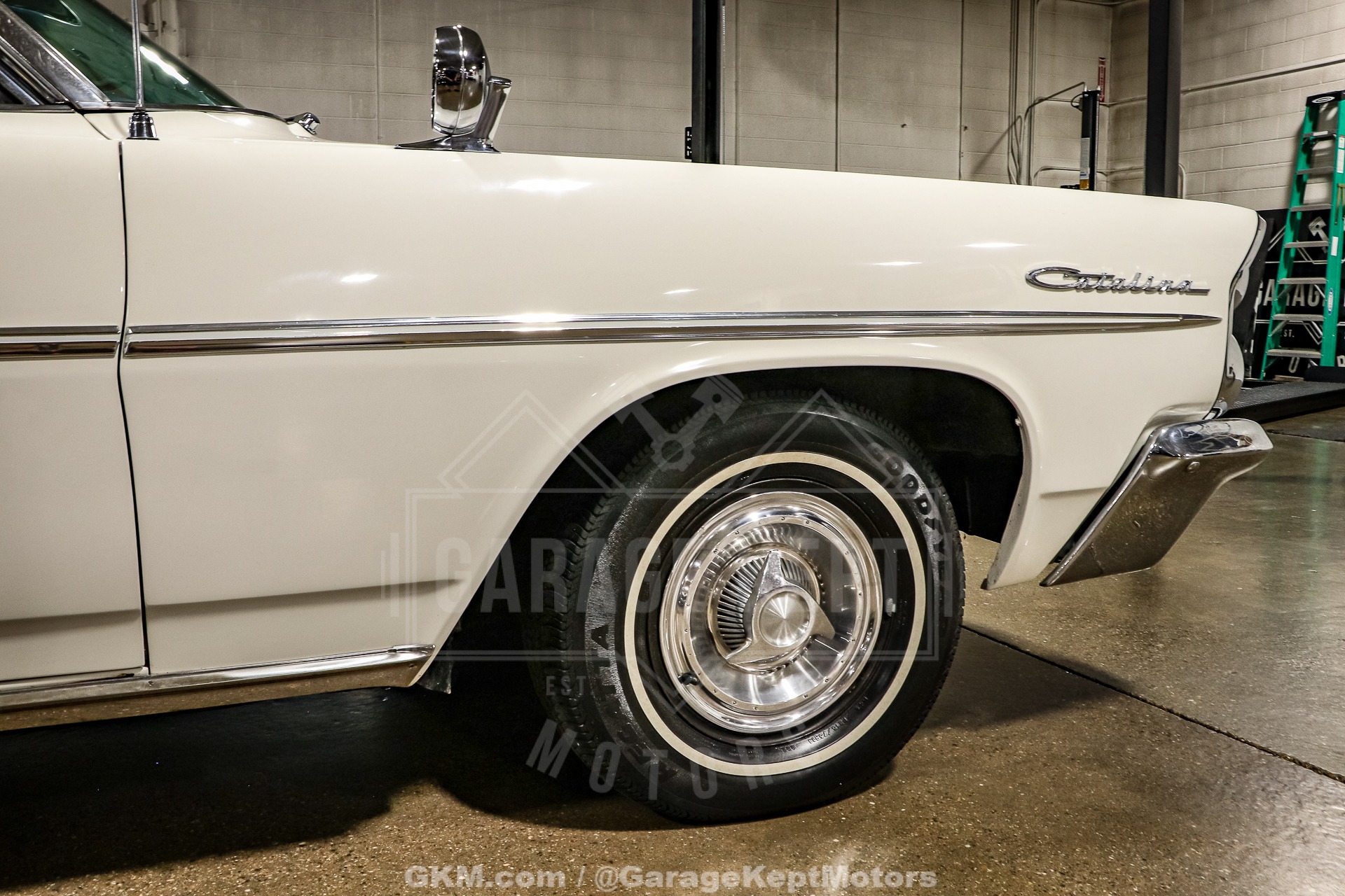 Unknown-Catalina-1963-White-Blue-45
