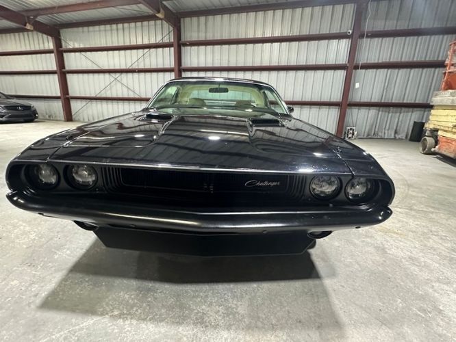 Unknown-Challenger-1970-Black-White-4