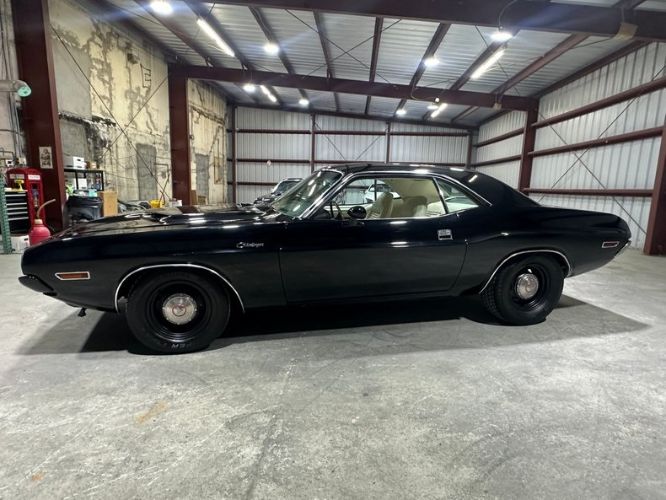Unknown-Challenger-1970-Black-White