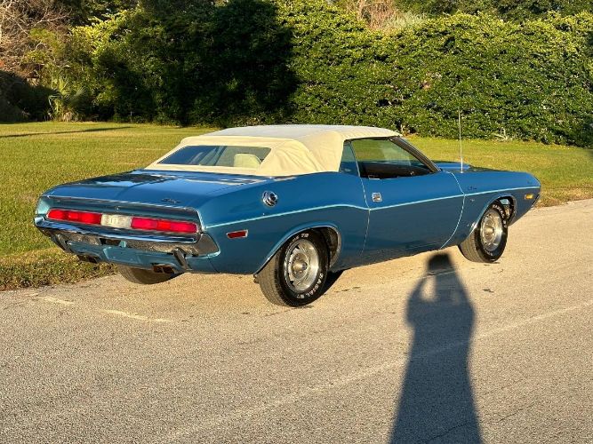 Unknown-Challenger-1970-Bright-blue-metallic-White-21