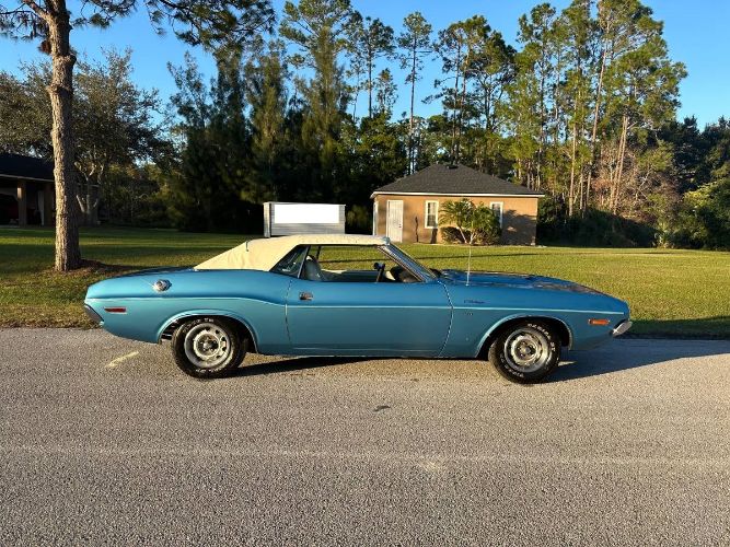 Unknown-Challenger-1970-Bright-blue-metallic-White-41