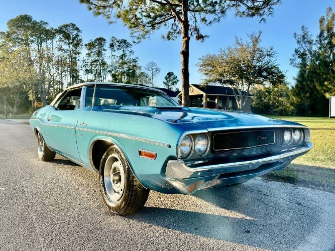 Unknown-Challenger-1970-Bright-blue-metallic-White-6