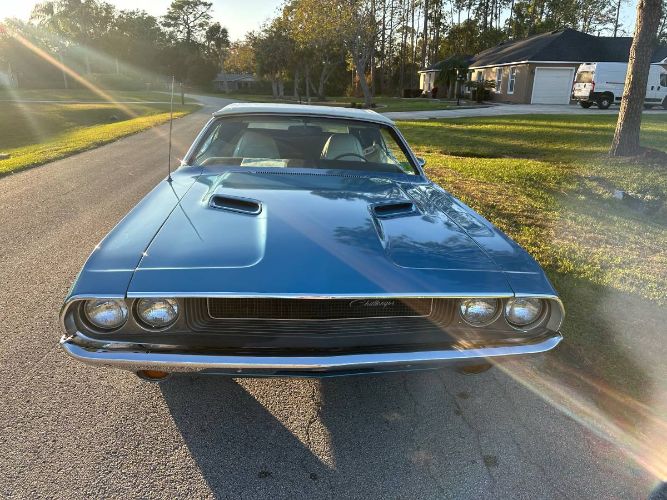 Unknown-Challenger-1970-Bright-blue-metallic-White-7
