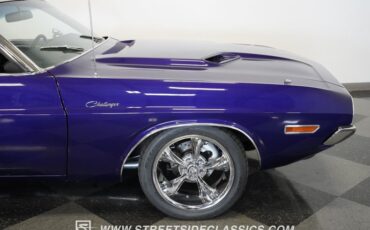 Unknown-Challenger-1970-Plum-Crazy-Black-19