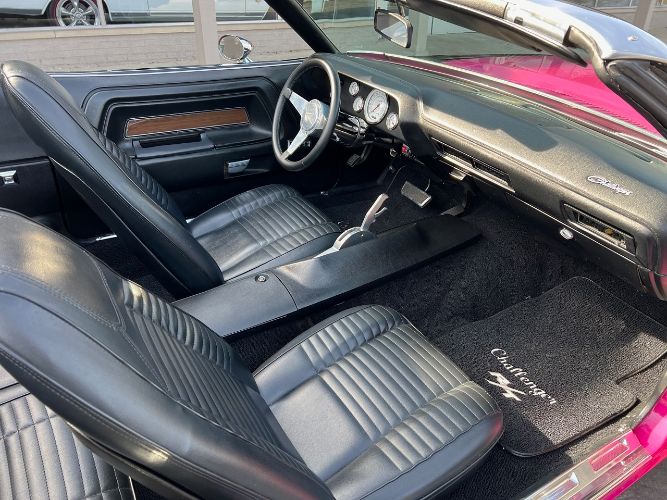 Unknown-Challenger-1970-Two-Tone-Panther-Pin-11