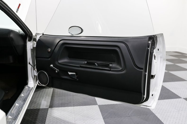 Unknown-Challenger-1970-White-BLACK-4