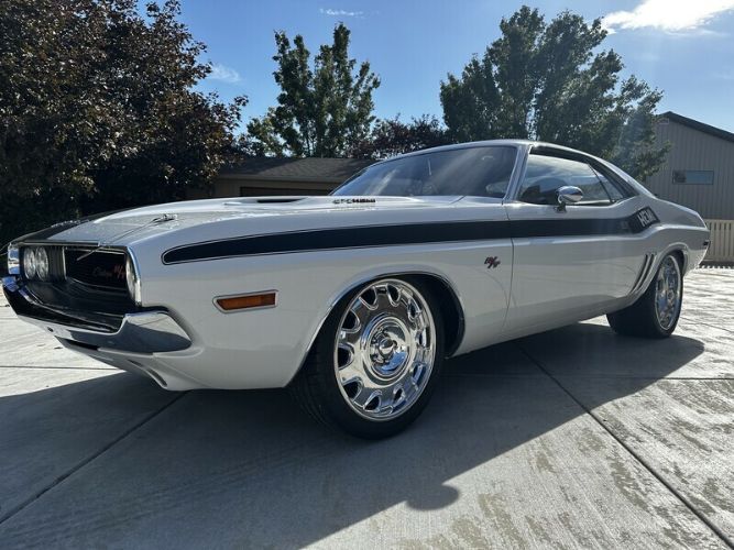 Unknown-Challenger-1970-White-Black