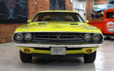 Unknown-Challenger-1971-Citron-Yellow-Black-10