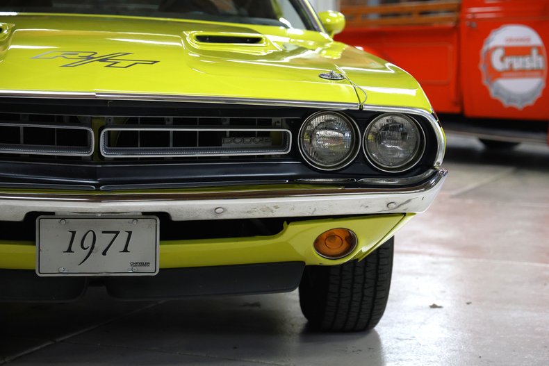 Unknown-Challenger-1971-Citron-Yellow-Black-12
