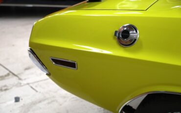 Unknown-Challenger-1971-Citron-Yellow-Black-2