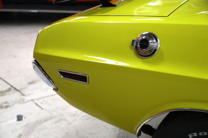 Unknown-Challenger-1971-Citron-Yellow-Black-2