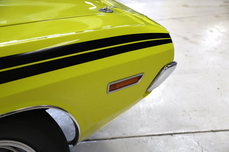 Unknown-Challenger-1971-Citron-Yellow-Black-22