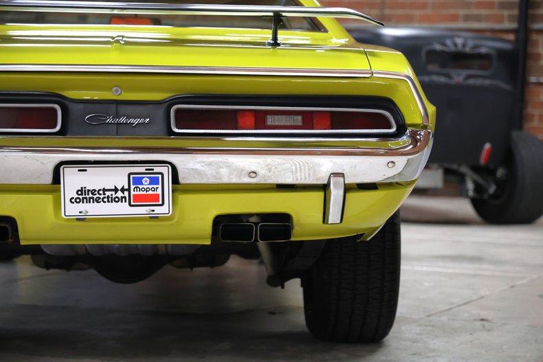 Unknown-Challenger-1971-Citron-Yellow-Black-3