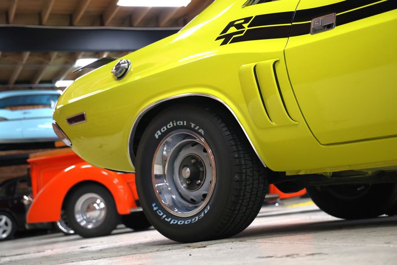 Unknown-Challenger-1971-Citron-Yellow-Black-30