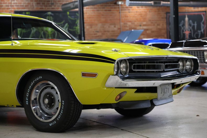 Unknown-Challenger-1971-Citron-Yellow-Black-31