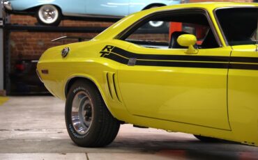 Unknown-Challenger-1971-Citron-Yellow-Black-32