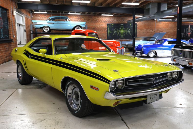 Unknown-Challenger-1971-Citron-Yellow-Black-6