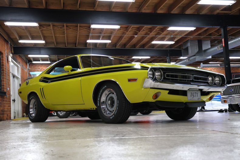 Unknown-Challenger-1971-Citron-Yellow-Black-7