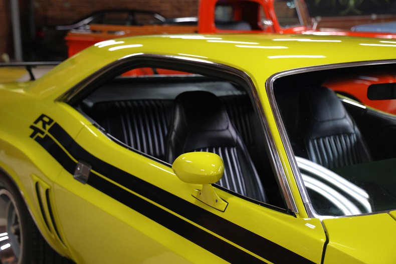 Unknown-Challenger-1971-Citron-Yellow-Black