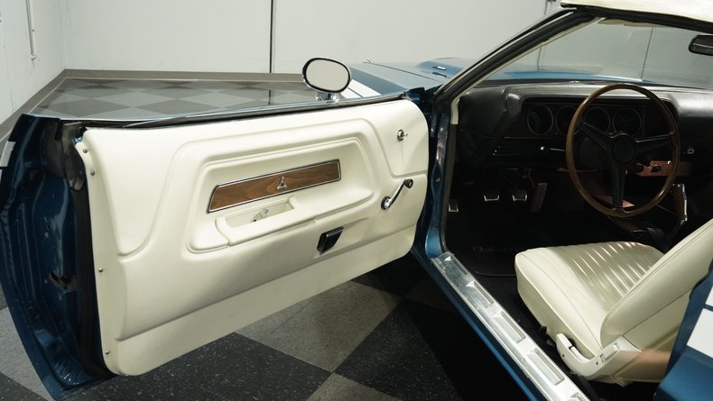 Unknown-Challenger-1971-Dark-Blue-Metallic-White-31