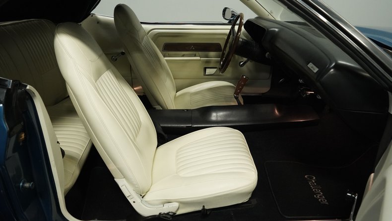 Unknown-Challenger-1971-Dark-Blue-Metallic-White-41