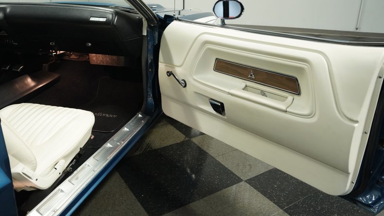 Unknown-Challenger-1971-Dark-Blue-Metallic-White-9